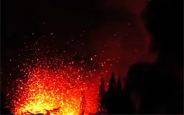 پرواز زیبا اما ترسناک گدازه‌های آتشفشان + فیلم