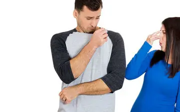  علت بوی بد عرق چیست؟ 