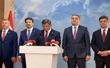 نخست وزیر سابق ترکیه از حزب عدالت استعفا داد