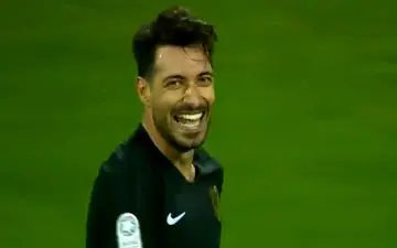 گل تماشایی شجاع در دقیقه ۹۵ با فرار ۹۰ متری
