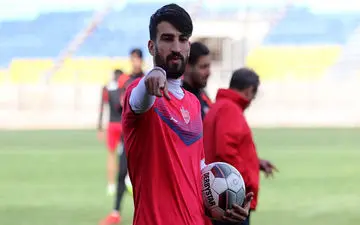 کنایۀ سنگین مدافع پرسپولیس به استاندار گلستان + عکس