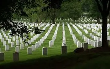 جنازه‌ای را که تسویه‌ حساب نکرده بود، از قبرستان بیرون انداختند! 