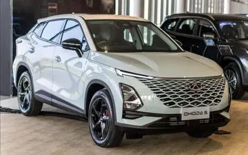 سقوط آزاد قیمت خودروهای چینی در یک روز / شاسی بلند محبوب ۹۰ میلیون ارزان شد + جدول
