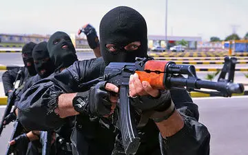 خاتمه گروگانگیری مادر و 3 دختر در فارس/ لحظات دلهره آور چگونه گذشت؟
