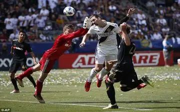  زلاتان و رد پیشنهاد 100 میلیون یورویی از چین