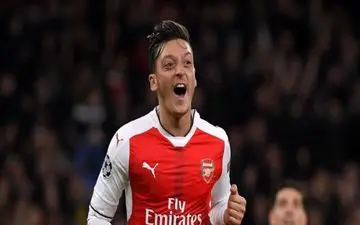 گردنبند مسوت اوزیل حاشیه ساز شد 