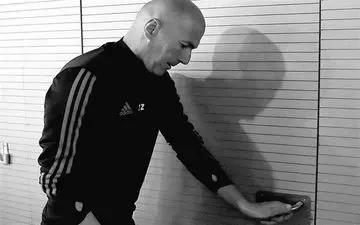  زیدان از سرمربیگری رئال مادرید استعفا کرد