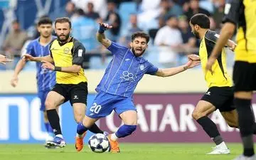 نیمه نخست استقلال- الحسین بدون گل به پایان رسید/ سد محکم دروازه‌بان الحسین مانع گلزنی آبی پوشان شد