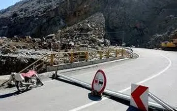  انسداد محور‌های مواصلاتی در ۱۶ استان