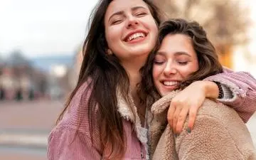 اگر دوستت این نشانه‌ها رو داره سریع قطع ارتباط کن/ 13 نشانه یک دوست سمی که باید با او قطع رابطه کنید