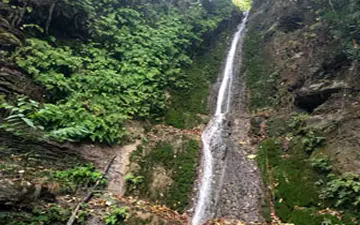 آبشازر جذاب حسینیا در قاب دوربین + فیلم 