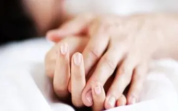 اگر زن ارضا نشود غسل واجب است؟ حکم شرعی چه می‌گوید؟ 