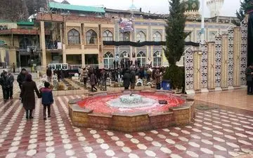 ازدحام جمعیت موجب تعویق در خاکسپاری پیکر شهید سلیمانی شده است
