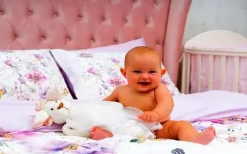 باید و نبایدهای مهم انتخاب و پوشاندن لباس مناسب نوزاد در تابستان