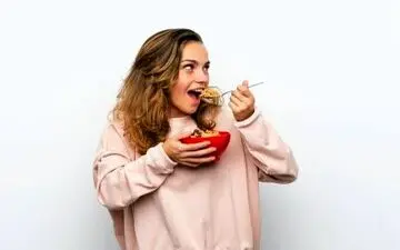 ایستاده غذا خوردن با ما چه می کند؟

