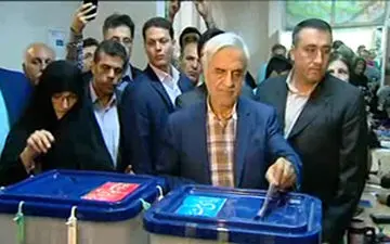حضور هاشمی‌طبا در پای صندوق رای برای شرکت در انتخابات + فیلم