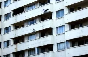 سقوط هولناک کودک دو ساله؛ آخرین خبر از وضعیت عمومی او