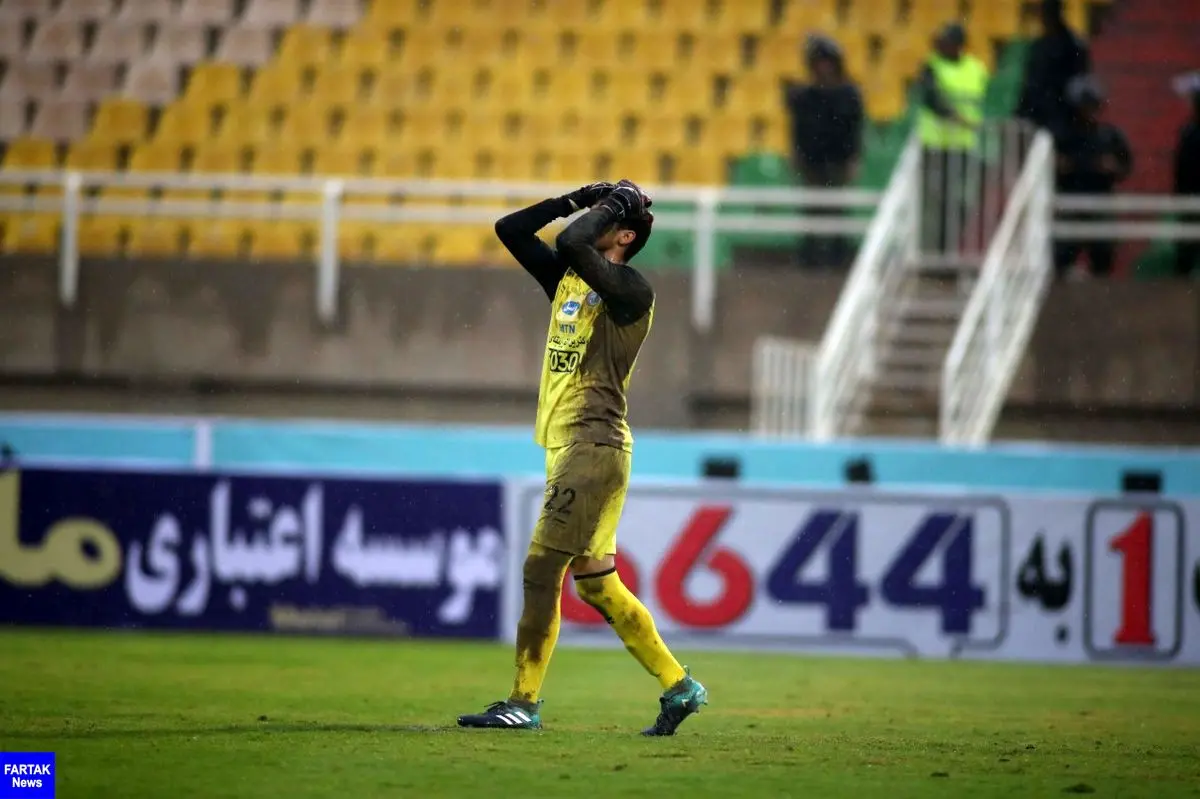 گریه و واکنش حسینی بعد از دریافت کارت زرد و از دست دادن دربی+تصاویر