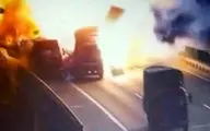 انفجار دو کامیون پس از تصادف در اتوبان + فیلم