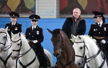 بزرگداشت روز جهانی زن به سبک پوتین