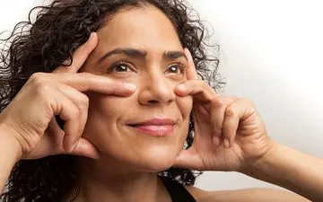  با این ورزش ها، چین و چروک و افتادگی پوست صورت را از بین ببرید
