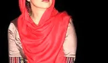 تیپ قرمز پوش «ماه چهره خلیلی» در جشنواره فجر