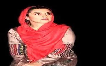 تیپ قرمز پوش «ماه چهره خلیلی» در جشنواره فجر