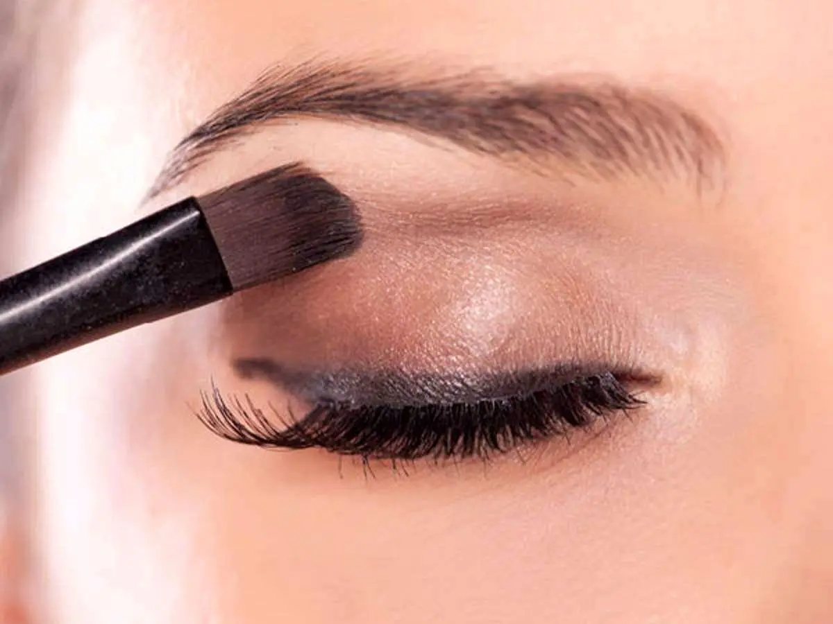راهنمای کامل آموزش سایه چشم برای مبتدیان: ۷ مرحله ساده برای آرایشی جذاب