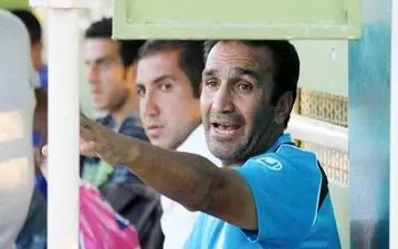 منصفانه نیست که همه کاسه کوزه ها را سر روزبه چشمی بشکنند ؛ باید خودشان را جای او بگذارند و بعد قضاوت کنند