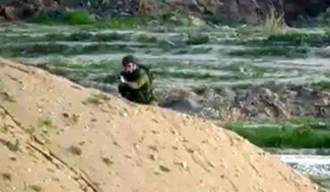 لحظه هدف قرار گرفتن سرباز اسرائیلی به دست نیروهای مقاومت + فیلم 