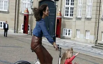 همسر ولیعهد دانمارک خبرساز شد/عکس