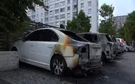 آتش زدن ده‌ها خودرو در سوئد توسط افراد نقاب دار + فیلم 