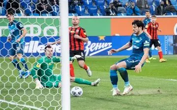 زنیت برای فروش آزمون چراغ سبز نشان داد