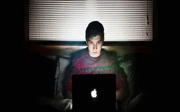 هفت دلیل که چرا نباید شب‌ها تا دیروقت بیدار بمانیم