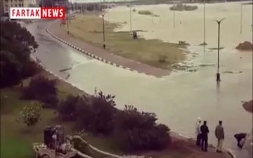 
لحظه ورود آب کارون به داخل شهر اهواز