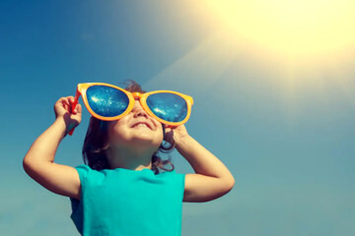 عینک آفتابی نمیزنید؟ به این ۳ دلیل بزنید