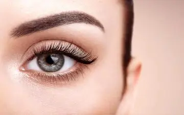 مژه‌های بلند و پیام‌های پنهان؛ نشانه آمادگی برای روابط کوتاه‌مدت