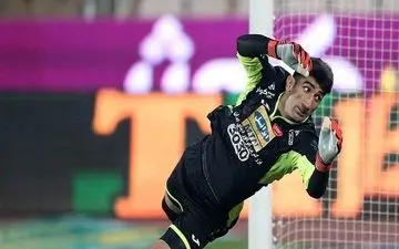 علیرضا بیرانوند در نقش مانوئل نویر در پرسپولیس