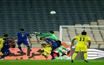 استقلال یک مهاجم گلزن تمام عیار کم دارد/ زکی‌پور خودش را به تیم تحمیل کرده