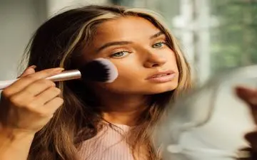 چه مدت بعد از تزریق ژل گونه می‌توان آرایش کرد؟
