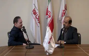 در ایران کنسرت نداریم، کلاب اسلامی داریم/ مردم برای تخلیه انرژی می روند نه شنیدن صدای خواننده +ویدیو