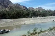 طغیان کم‌ سابقه رودخانه سرباز و مسدود شدن محور ترانزیتی راسک - چابهار (ویدئو)