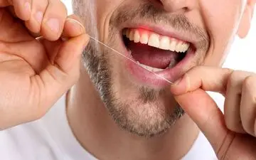 چرا هنگام نخ‌دندان کشیدن لثه‌ها خونریزی می‌کنند؟