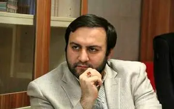 پیرهادی: مسئولان باید مردم را مَحرم و خود را موظف به پاسخگویی بدانند 