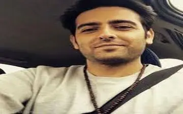 تیپ و ژست امیر آرمان در اکران یک فیلم