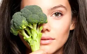 پوستی شفاف و بدون چین‌وچروک با معجزه کلم بروکلی| چگونه با کلم بروکلی از پوست خود مراقبت کنیم؟