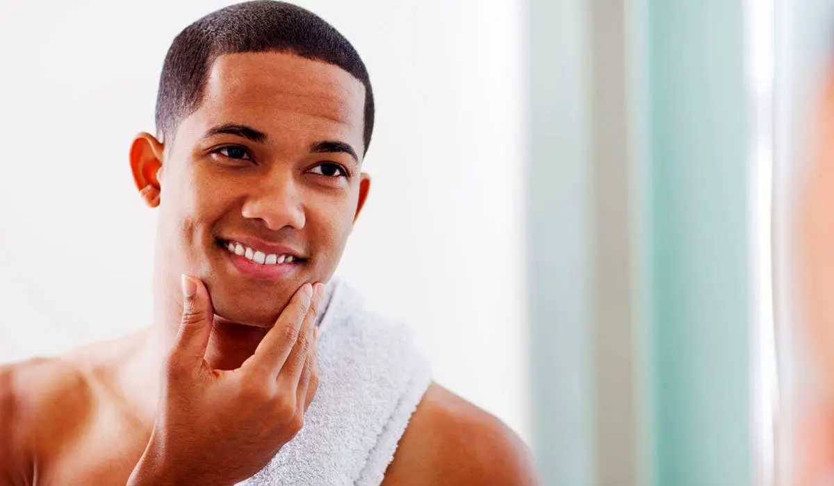 مراقبت‌ های پوستی برای آقایان: راز داشتن پوستی سالم و شاداب