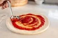 سس پیتزا فست فودی: طرز تهیه برای کف خمیر پیتزا