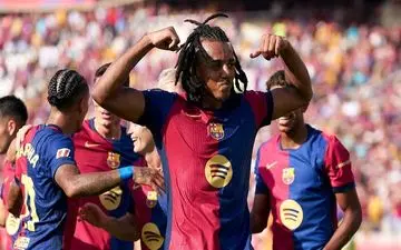 توافق قطعی بارسلونا با مدافع فرانسوی برای تمدید قرارداد