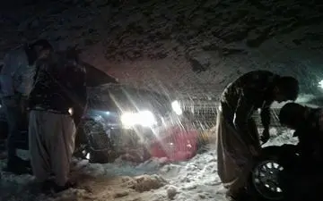 تردد در "گردنه تته" فقط با زنجیر چرخ امکان‌پذیر است 